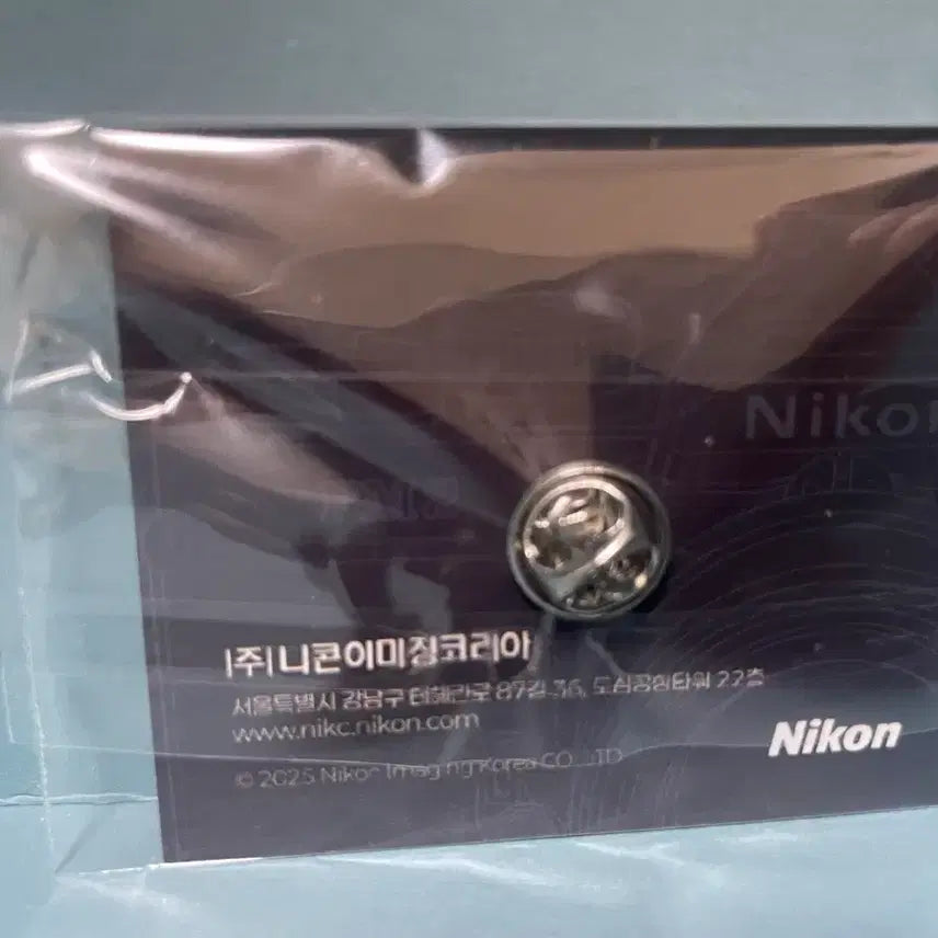 [BUNJANG] Limited Edition Nikon FM2 Front Cover Pin Badge / 한정판 니콘 FM2 프론트 커버 핀 뱃지