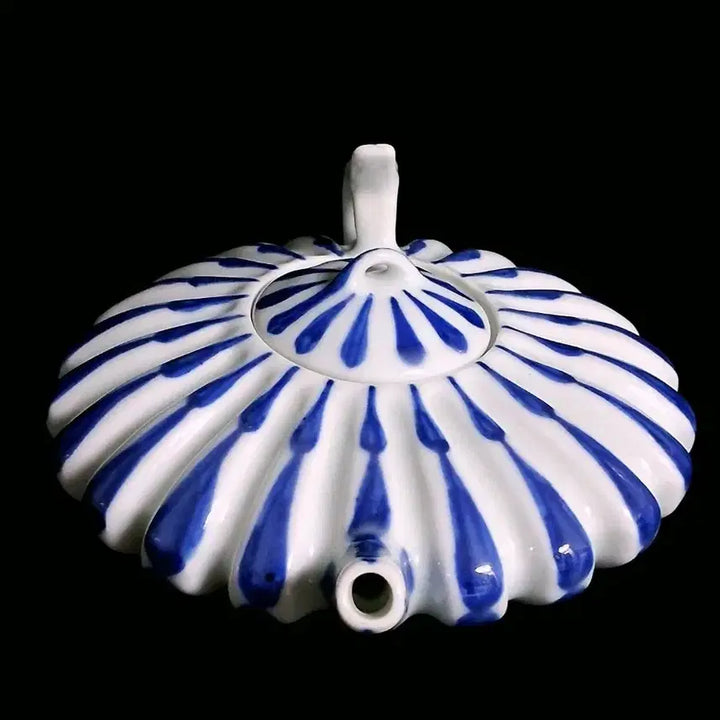 [BUNJANG] Chinese Blue and White Porcelain Lotus Decorated Flat Teapot / 중국 청화백자 연화문 장식용 티팟