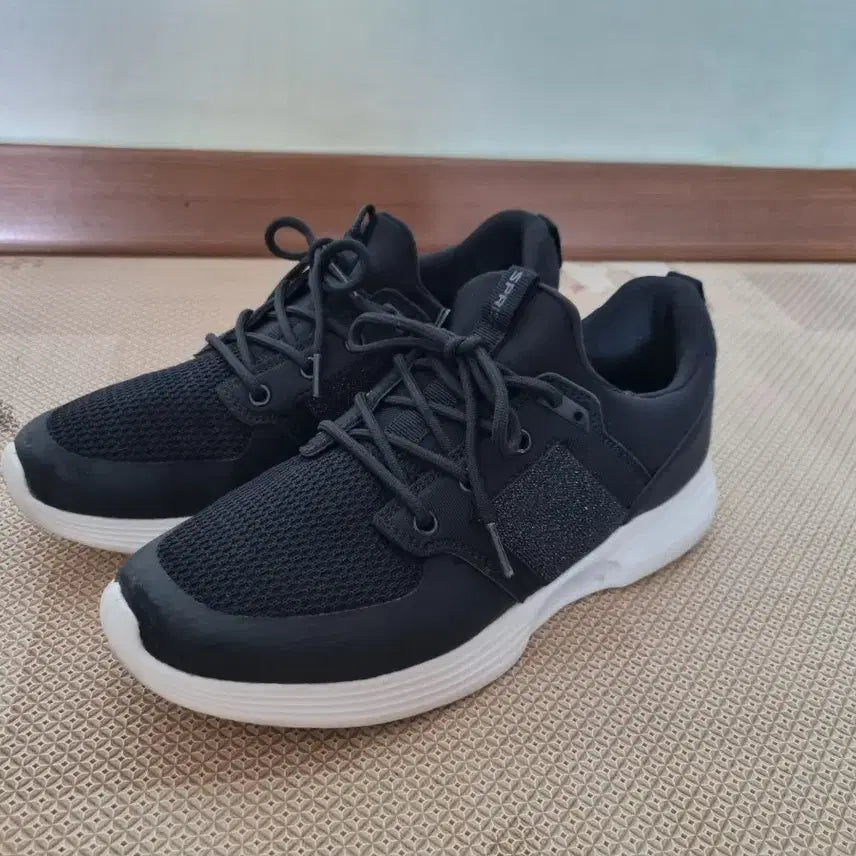 [BUNJANG] Lightweight Sneakers (245mm) / 가벼운 운동화. 245