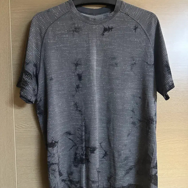 [SOLD OUT] [M]룰루레몬 메탈벤트테크 숏슬리브