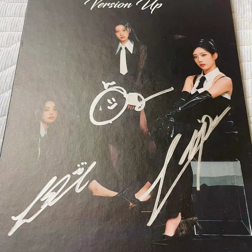 [BUNJANG] ODD EYE CIRCLE Artemis Autographed Album / 이달의소녀 오드아이써클 아르테미스 친필싸인 앨범 비매