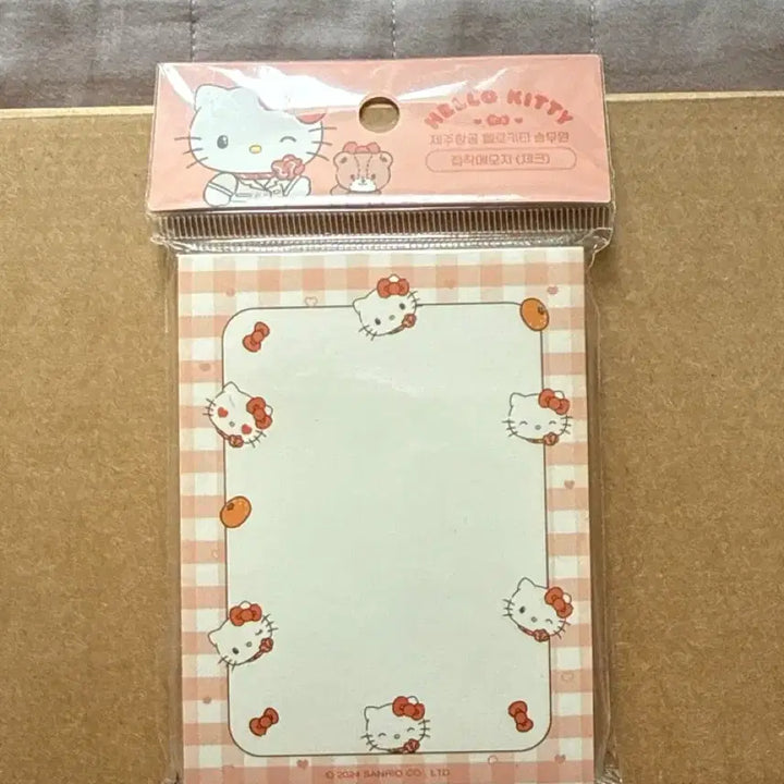 [BUNJANG] Hello Kitty Jeju Air Flight Attendant Check Adhesive Memo Pad / 헬로키티 제주항공 승무원 체크 접착메모지 새상품