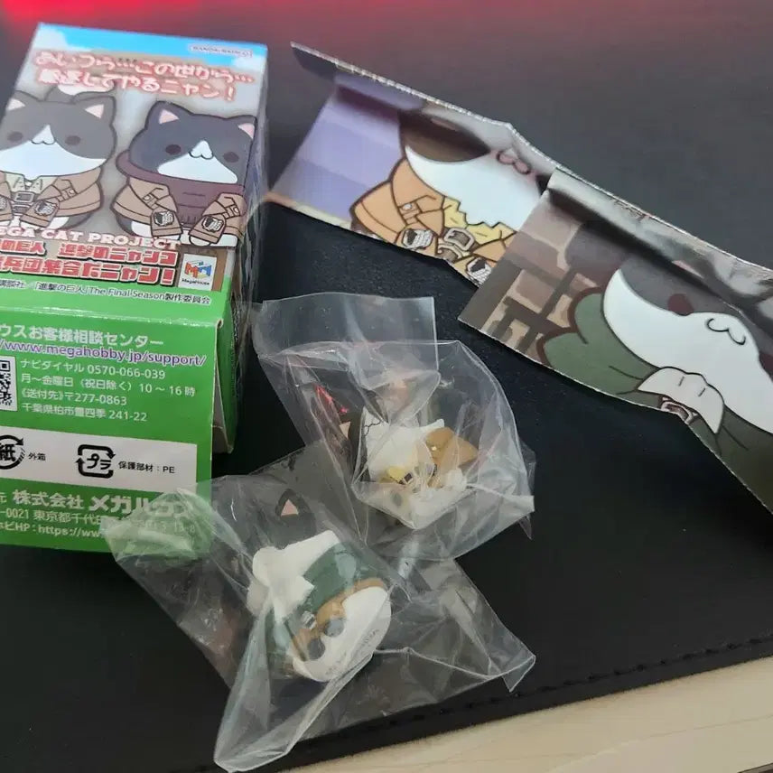[BUNJANG] Megahouse Attack on Titan Levi Ackerman &amp; Hanji Zoe Megacats Figure Set (Sealed) / 미개봉 리바이, 한지 진격의 거인 메가캣 메가하우스