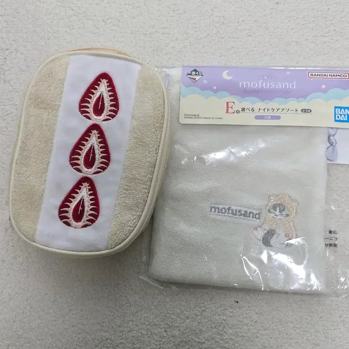[BUNJANG] Strawberry Pouch Bundle Set / 모프샌드와 딸기 파우치 일괄 판매