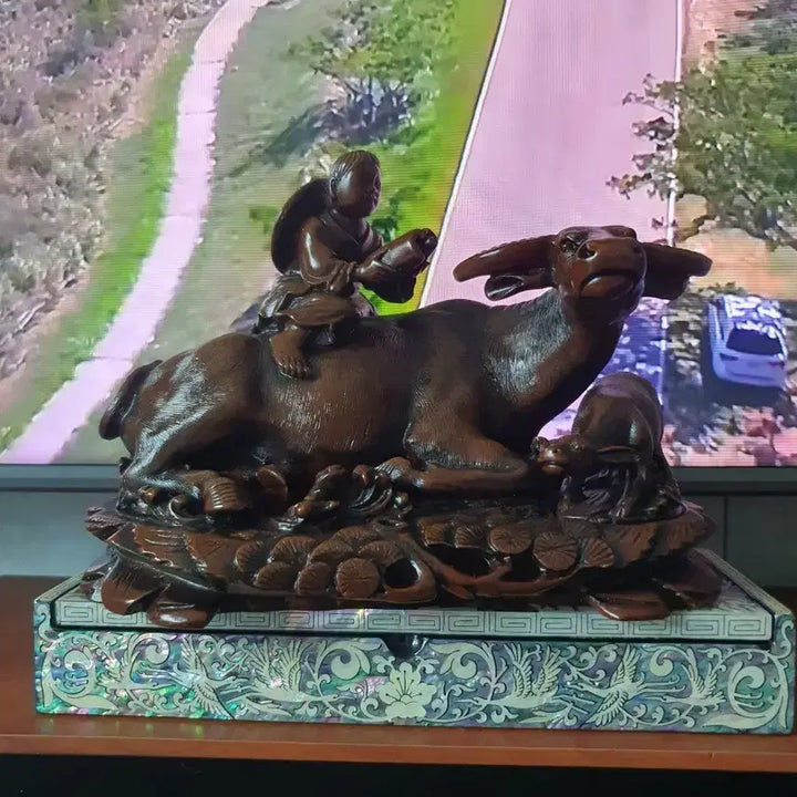 [BUNJANG] Child and Ox Sculpture with Lacquer Box / 소등에서 ( 옥과 같은 돌 무게감 )