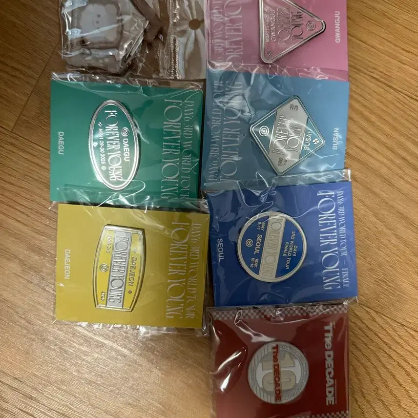 [BUNJANG] Day6 Combat &amp; Decade Badge Bundle Set (Sealed) / 데이식스 전투 &amp; 데케이드 뱃지 (미개봉/일괄판매)