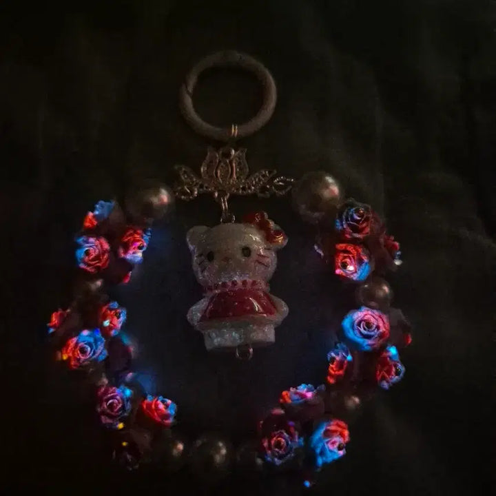 [BUNJANG] Hello Kitty Luminous Flower Wreath Keychain (Red) / 키티 야광꽃 리스 키링(레드)
