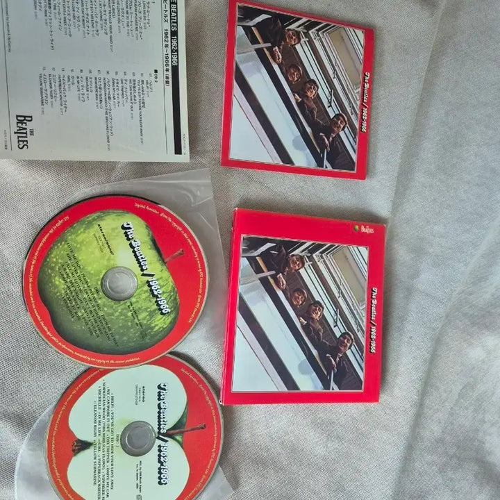 [BUNJANG] The Beatles 1962-1966 2-CD Set with Booklet and Catalog / 비틀즈 1962-1966 CD 2장 + 설명서+카다로그