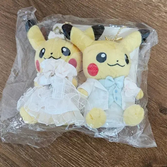 [BUNJANG] Pokemon Wedding Tuxedo Pikachu Mascot Keyring Plush / 포켓몬 웨딩 턱시도 피카츄 마스코트 키링 인형 포켓몬센터