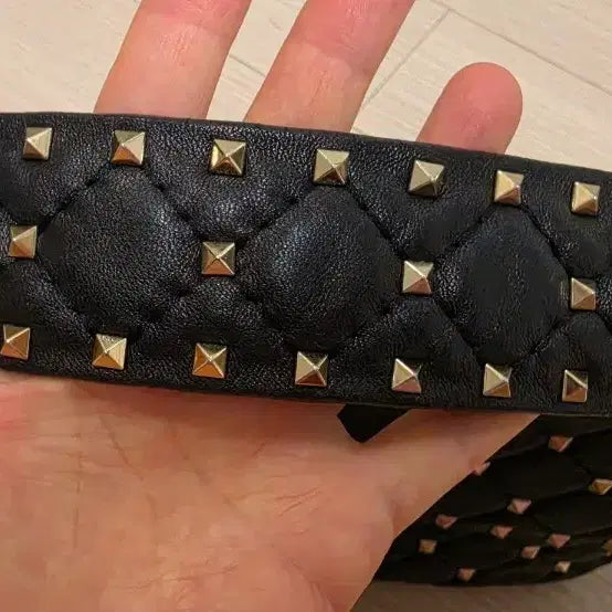 [BUNJANG] Valentino Rockstud Spike Chain Shoulder Bag Black / 발렌티노 락스터드 스파이크 체인 숄더백 블랙