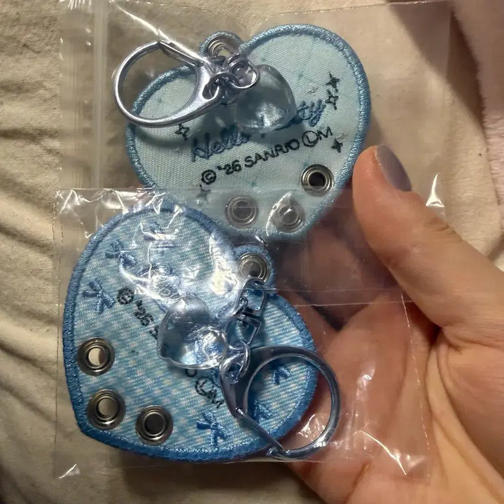 [BUNJANG] Quilted Embroidered Kitty Clover Keyring Set / 퀼트 자수 키티 클로버 키링 들