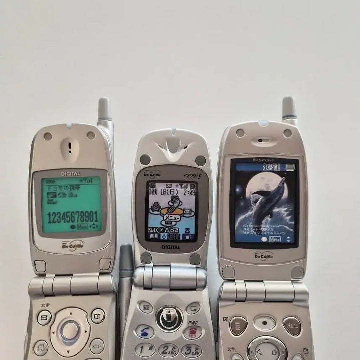 [BUNJANG] Docomo Y2K Flip Phone Mock-up (A, B, C) / 일본 고전 y2k 실버 도코모 일본 핸드폰 모형폰 목업폰