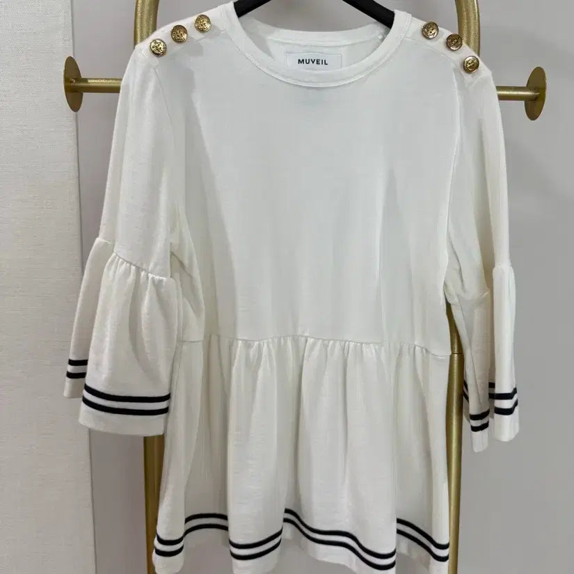 [BUNJANG] MUVEIL Button Detail Blouse / (한섬) MUVEIL 티 블라우스