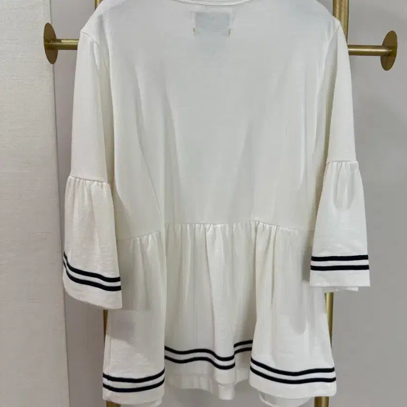 [BUNJANG] MUVEIL Button Detail Blouse / (한섬) MUVEIL 티 블라우스