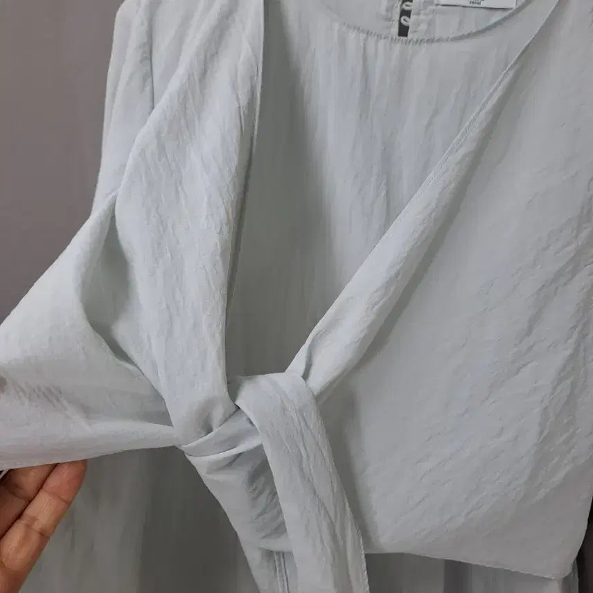[BUNJANG] Cool Blue Ribbon Blouse / ous 시원한 블루 톤의 리본 블라우스