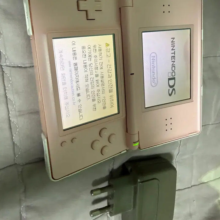 [BUNJANG] Nintendo DS Lite Noble Pink Console Bundle with Official Charger, Hello Kitty Case, and Hello Kitty Game / 닌텐도dslite노블핑크+정품충전기+키티케이스+키티칩