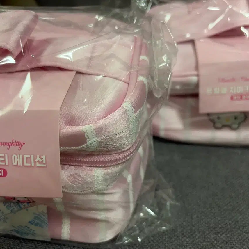 [BUNJANG] Filimili x Charmmy Kitty Sealed Pouch / 미개봉)필리밀리 챠미키티 파우치