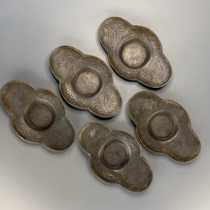 [BUNJANG] Pewter Mokgwa-shaped Celadon Pa-Cho-Seon Pattern Tea Coaster Set (5 pieces) / 주석 목과형 칠보파초선문 잔탁 5매 주석잔탁 주석차탁 차선 잔대 잔받침