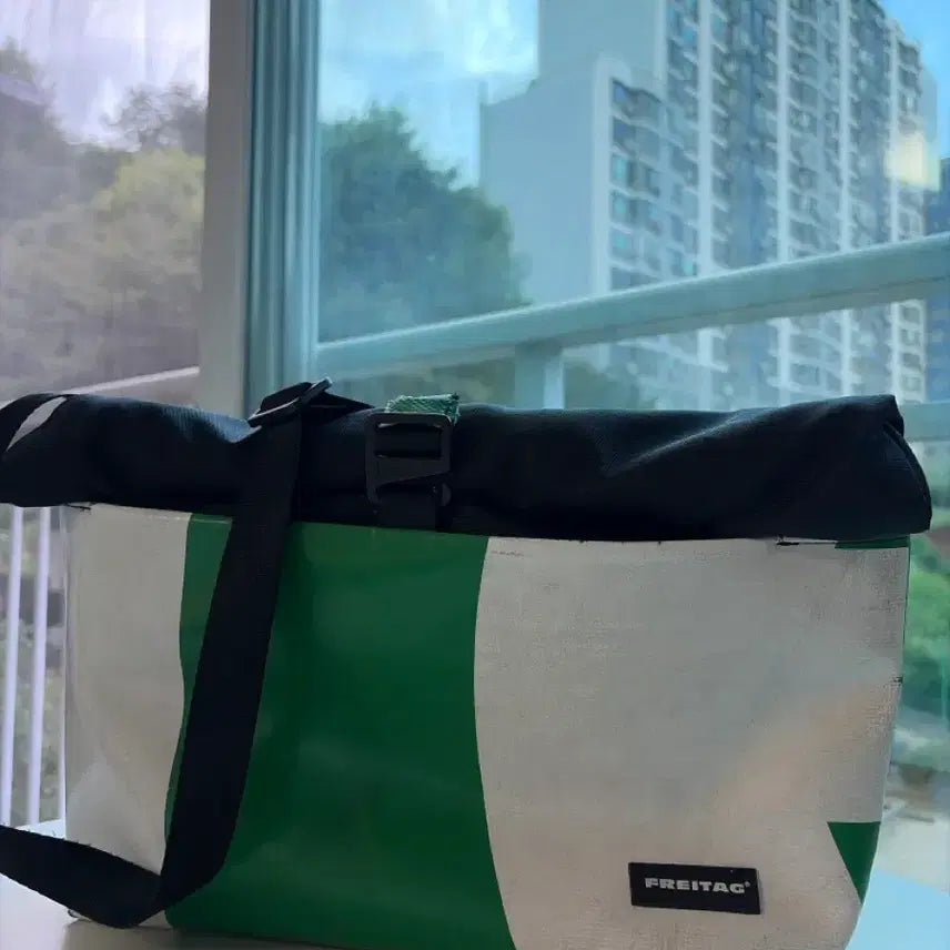 [BUNJANG] Freitag R501 Rolling Messenger Bag White/Green / 프라이탁 롤린 토트백 화이트/그린