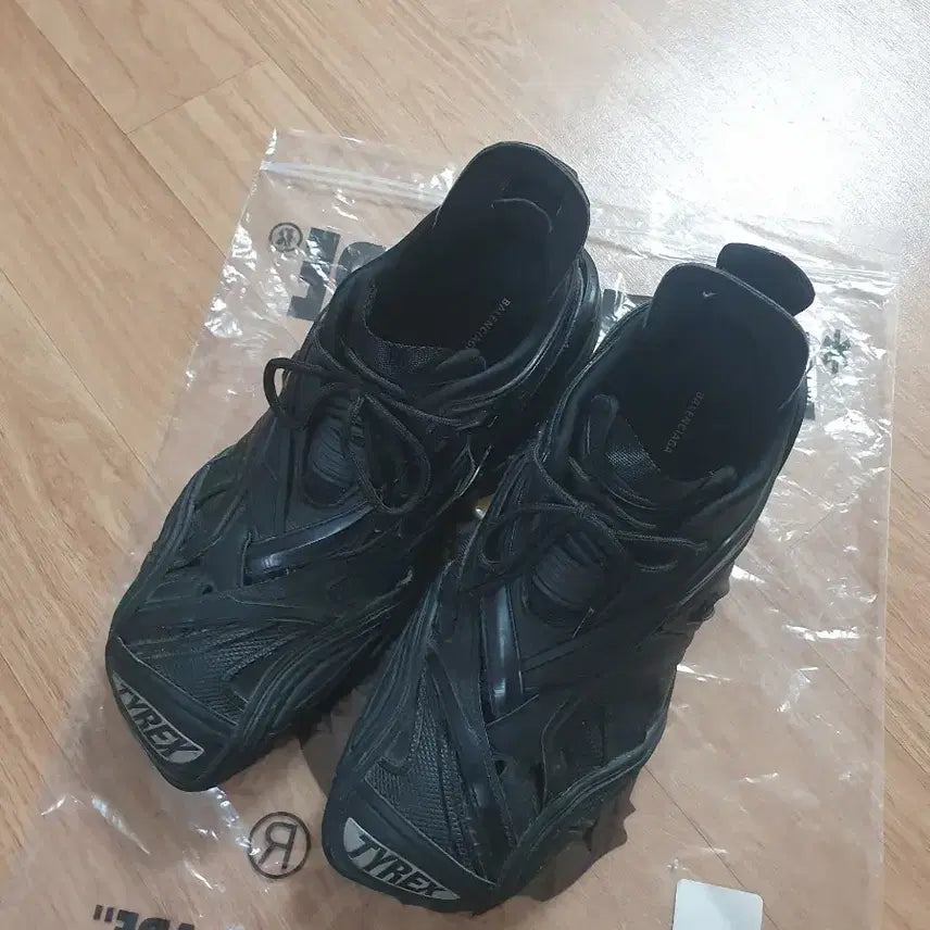 [BUNJANG] Balenciaga Tyrex Black Sneakers (Size 42) / (42)발렌시아가 타이렉스 블랙 스니커즈