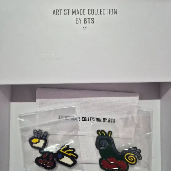 [BUNJANG] BTS V Brooch (Unused) / by bts 뷔 브로치 미사용 새 제품
