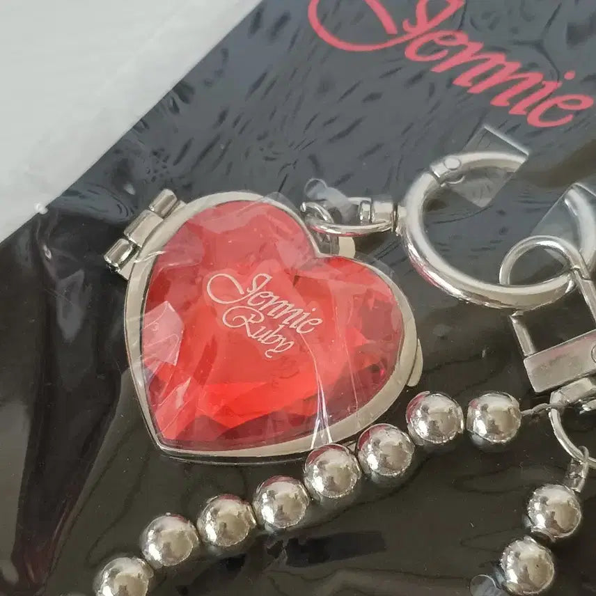 [BUNJANG] BLACKPINK Jennie x MiniSo Ruby Mirror Keyring / 블랙핑크 제니 x 미니소 팝업 제니 루비 거울 키링