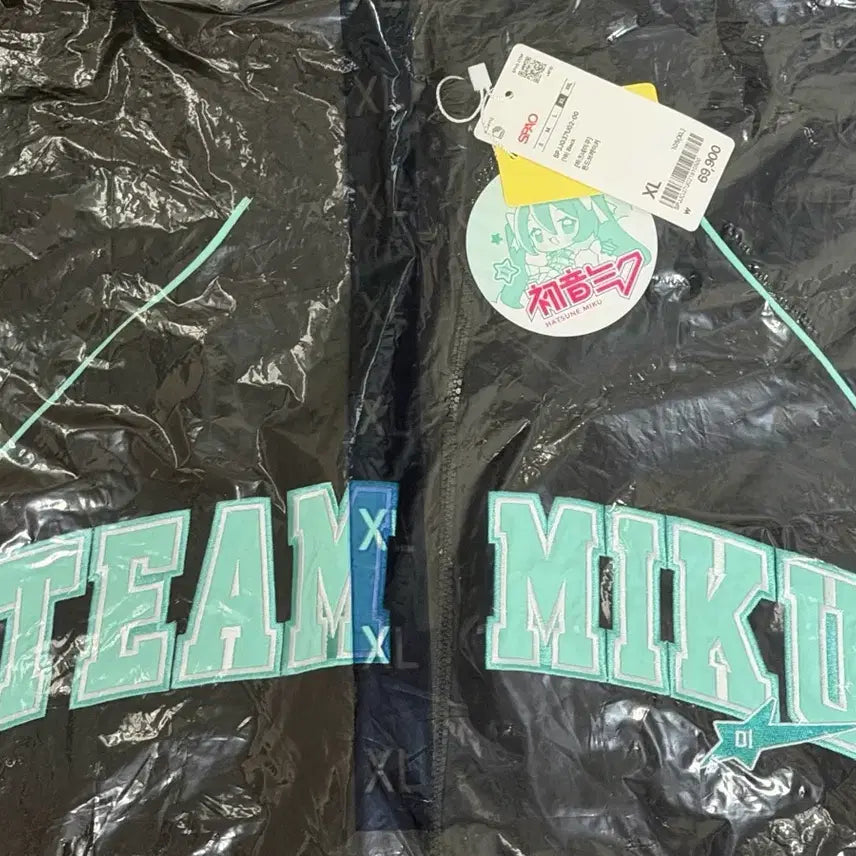 [BUNJANG] SPAIO x Hatsune Miku Windbreaker XL / 스파오 하츠네 미쿠 윈드브레이커 XL