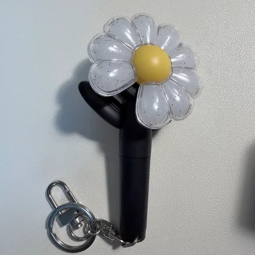 [BUNJANG] GD Daisy Shape Key Charm / 지디 gd 데이지 모양 키