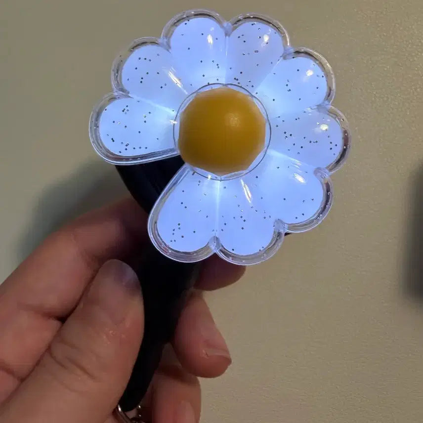 [BUNJANG] GD Daisy Shape Key Charm / 지디 gd 데이지 모양 키
