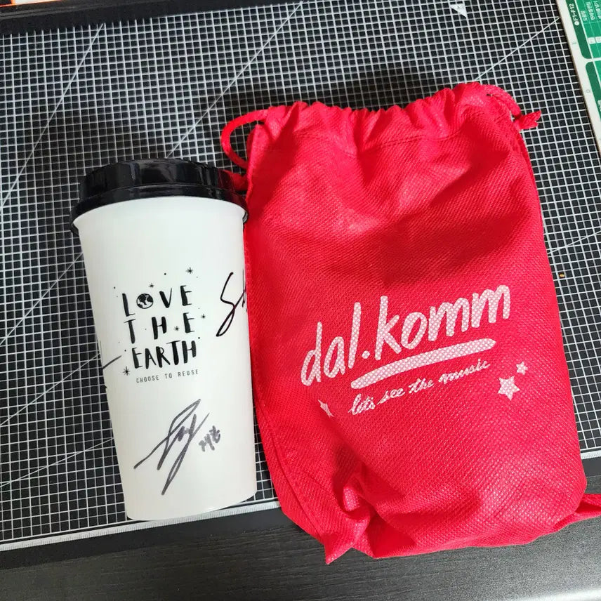 [BUNJANG] DKZ Jaechan Signed Sweet Coffee Fanmeeting Tumbler / 재찬 싸인 달콤커피 팬미팅 텀블러 DKZ 싸인 종형 민규 경윤