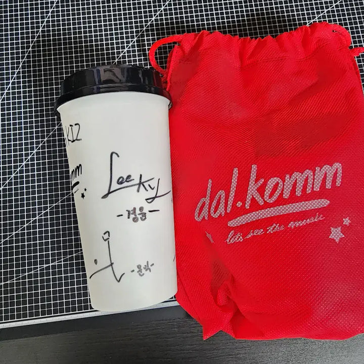 [BUNJANG] DKZ Jaechan Signed Sweet Coffee Fanmeeting Tumbler / 재찬 싸인 달콤커피 팬미팅 텀블러 DKZ 싸인 종형 민규 경윤