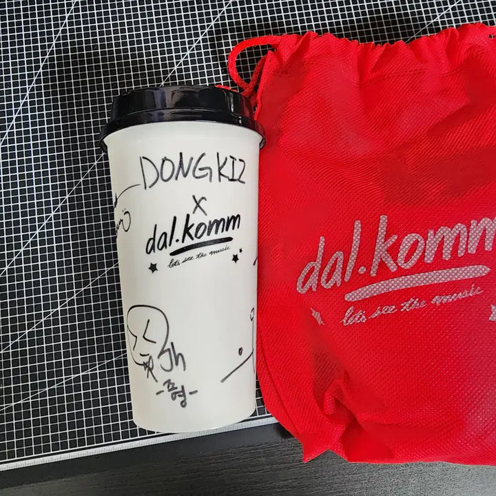 [BUNJANG] DKZ Jaechan Signed Sweet Coffee Fanmeeting Tumbler / 재찬 싸인 달콤커피 팬미팅 텀블러 DKZ 싸인 종형 민규 경윤