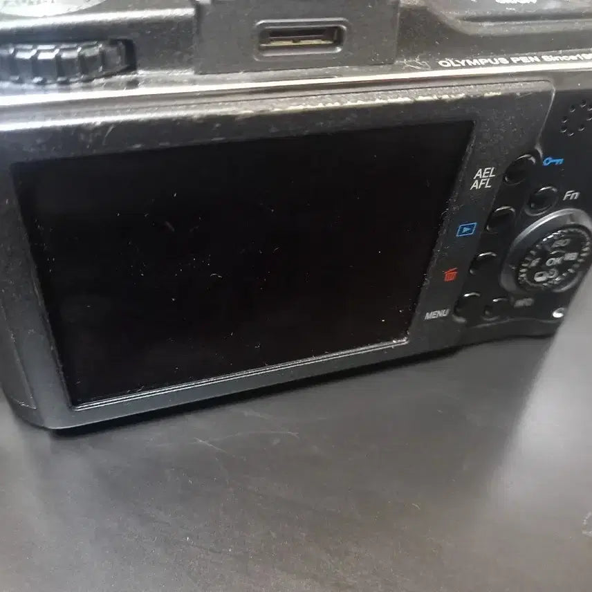 [BUNJANG] Olympus PEN E-P2 Digital Camera with Accessories / 올림푸스 PEN E-P2 디카 (구성품 포함)