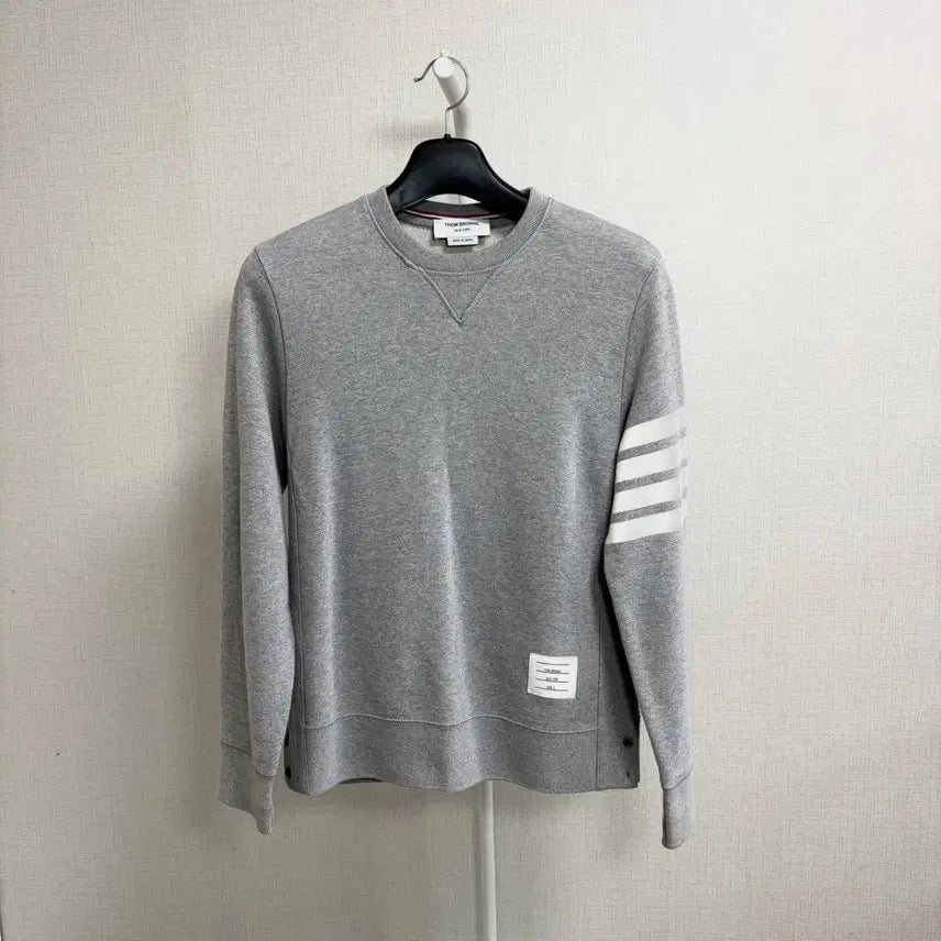 [BUNJANG] Thom Browne Striped Armband Sweatshirt Grey Size 3 / [3/정품] 톰브라운 사선완장 맨투맨 그레이