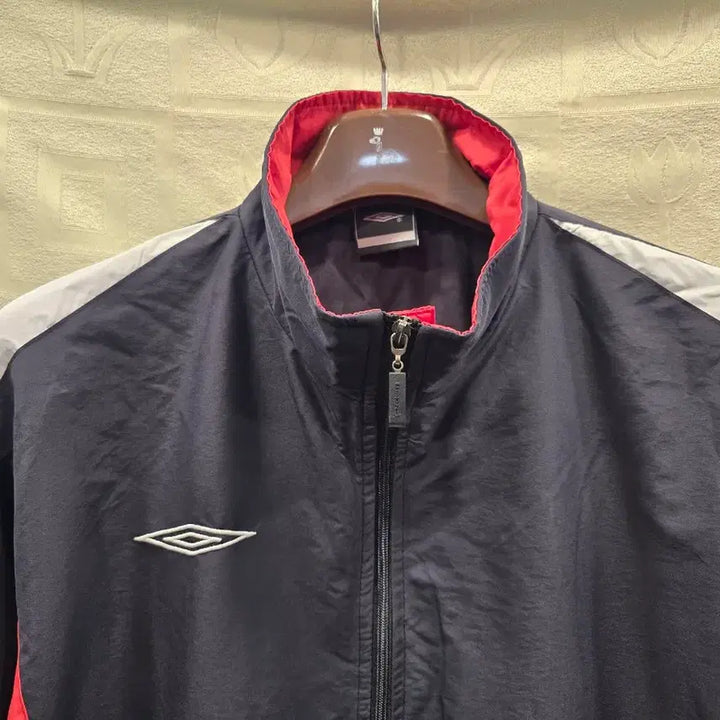 [BUNJANG] Umbro Old School Navy/Red Training Set Size 105 / 엄브로 올드스쿨 네이비/레드 트레이닝 세트 105