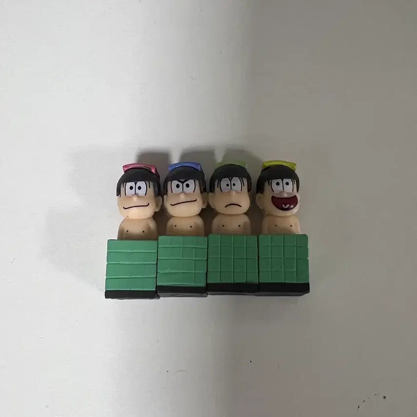 [BUNJANG] Osomatsusan Sauna Figure Set of 4 / 오소마츠상 사우나 피규어 4종 일괄