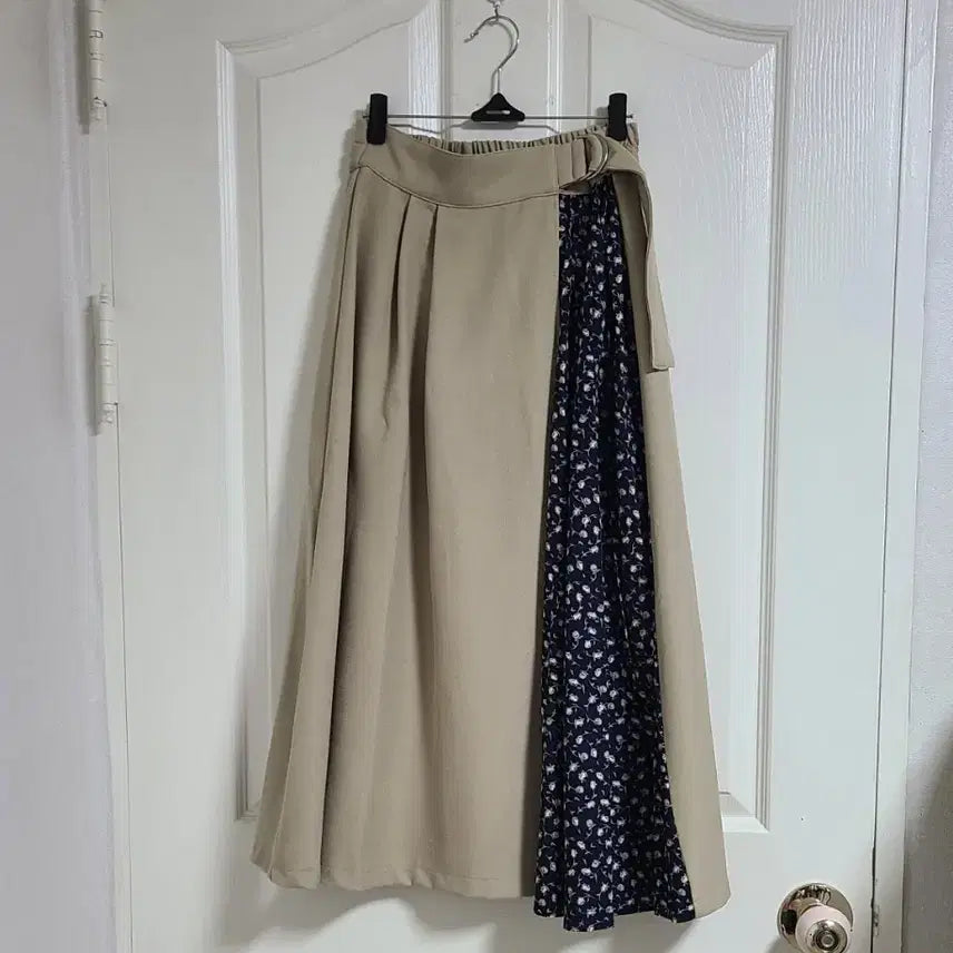 [BUNJANG] Belted Style Flare Long Skirt / 벨티트 Style 뒷밴딩 플레어 롱 스커트