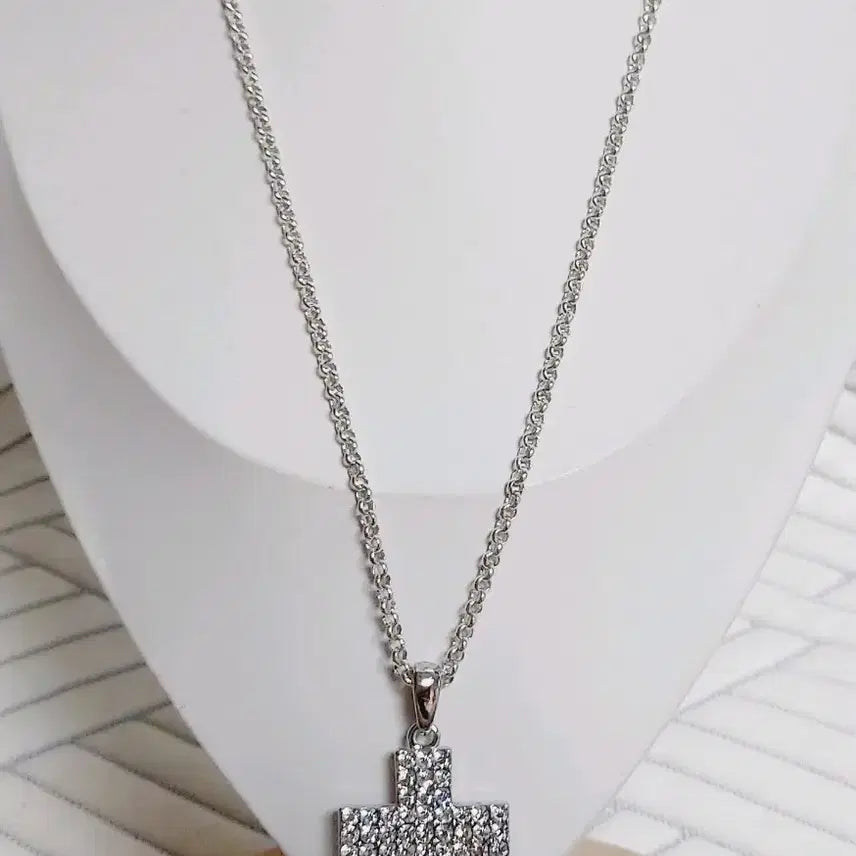 [BUNJANG] Cross Cubic Necklace / 십자가 큐빅 멋스러운 목걸이