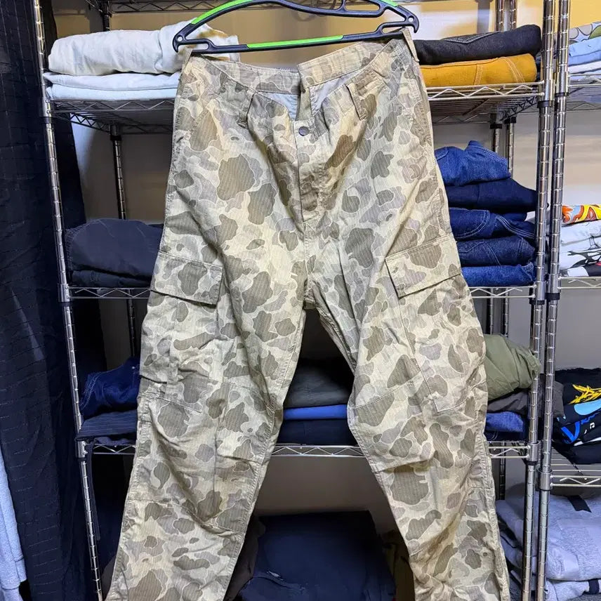 [BUNJANG] Carhartt Camo Pattern Cargo Pants / 칼하트 카모 패턴 카고 팬츠