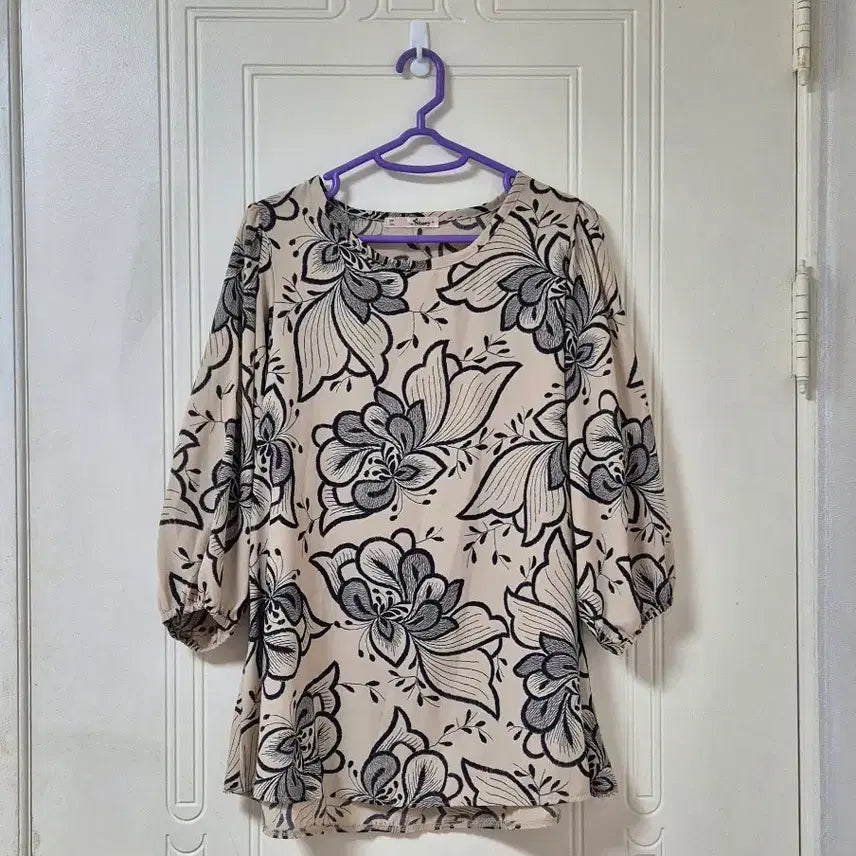 [BUNJANG] Premium Puff Sleeve Blouse with Elegant Pattern / [새상품] 고급스러운 고풍 퍼프소매 블라우스
