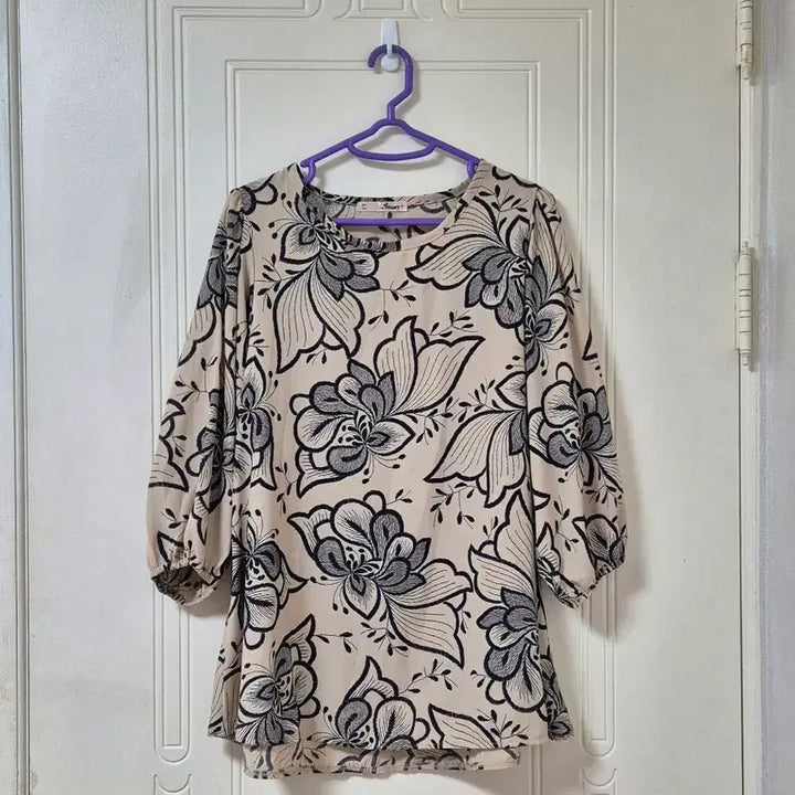 [BUNJANG] Premium Puff Sleeve Blouse with Elegant Pattern / [새상품] 고급스러운 고풍 퍼프소매 블라우스
