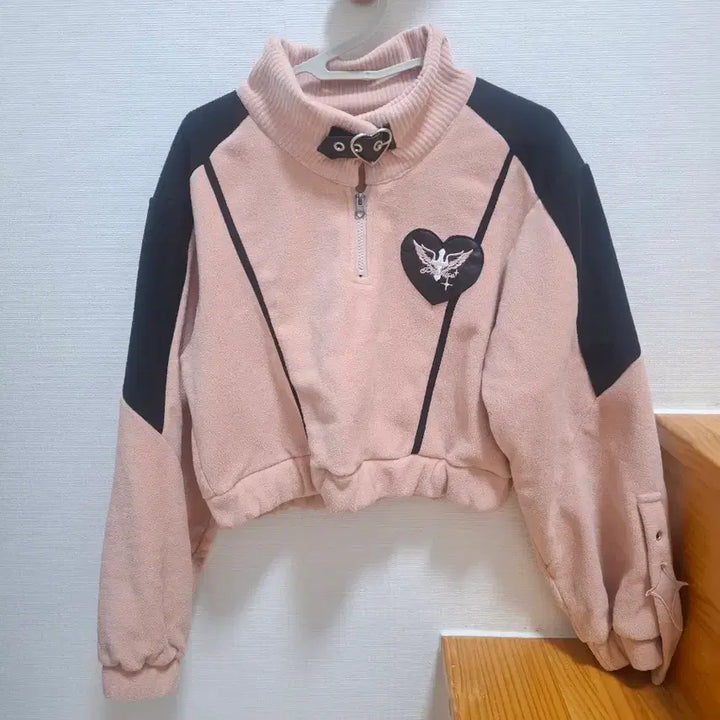 [SOLD OUT] 핑크 세이비어 핑크색 하트 크롭 맨투맨