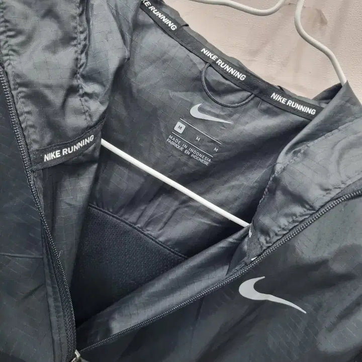 [BUNJANG] Nike Black Windbreaker Jacket Size M / 나이키 바람막이 자켓 블랙 사이즈M