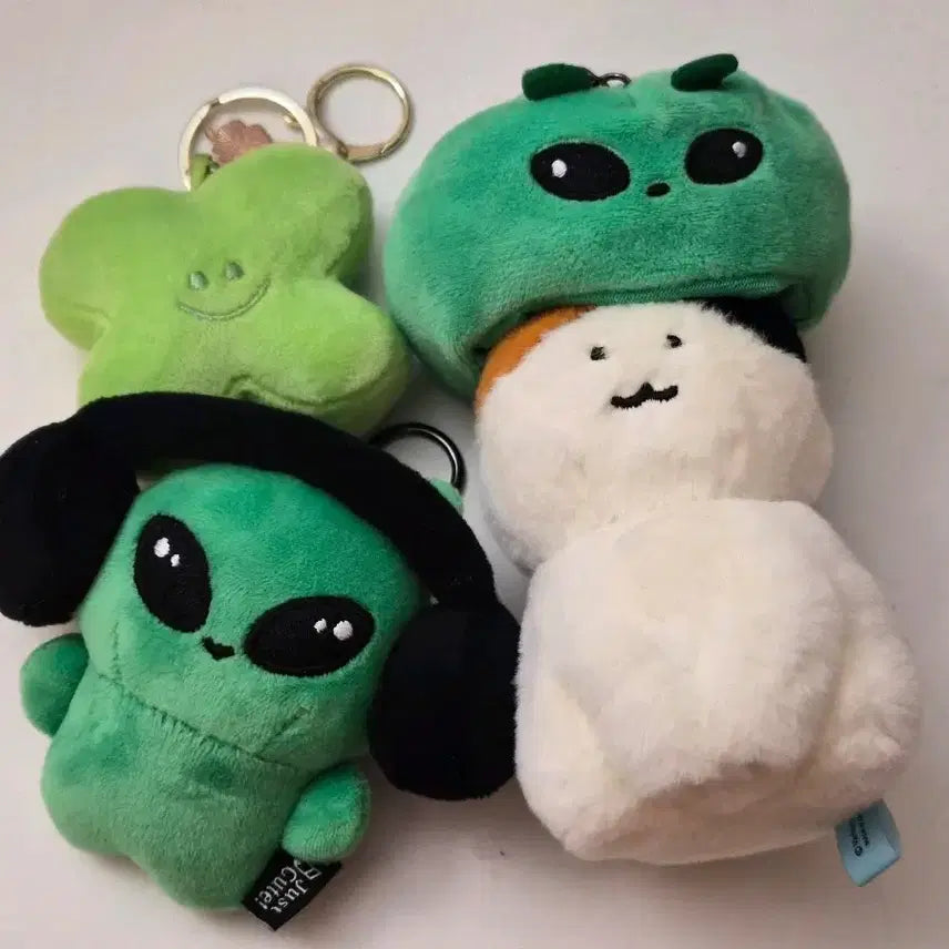 [BUNJANG] Cat Plush Keychain with Clover Hat / 키링 인형 게왹이 아트박스 게왹이 모자 네잎클로버 삼색고양이 판매합니다