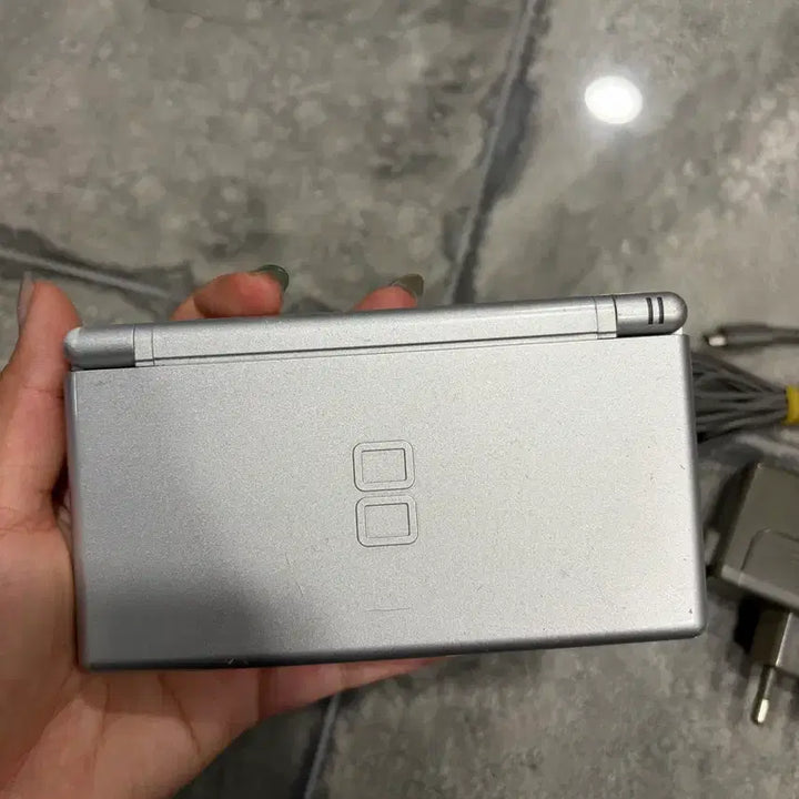 [BUNJANG] Nintendo DS Lite Silver + Genuine Charger / 닌텐도 DS 라이트 실버 + 정품 충전기