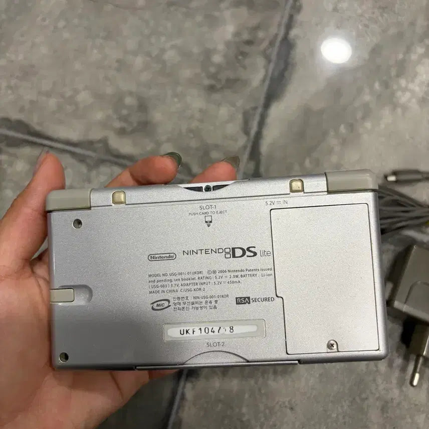 [BUNJANG] Nintendo DS Lite Silver + Genuine Charger / 닌텐도 DS 라이트 실버 + 정품 충전기