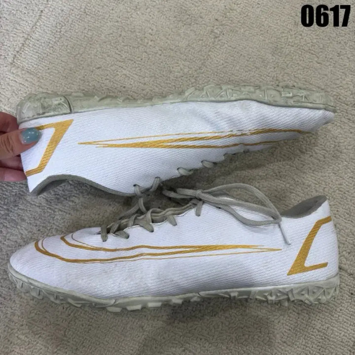 [BUNJANG] Soccer Cleats White Gold 270mm / 축구화 운동화 화이트 골드270