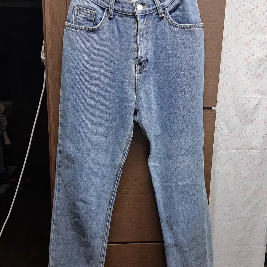 [BUNJANG] Light Wash Straight Fit Jeans (Size S) / 연청 스트레이트핏청바지(S)