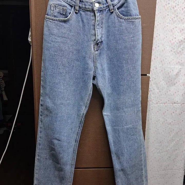 [BUNJANG] Light Wash Straight Fit Jeans (Size S) / 연청 스트레이트핏청바지(S)