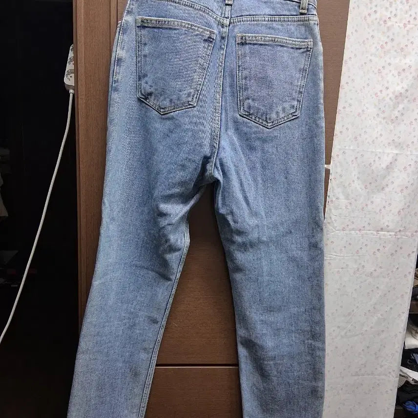 [BUNJANG] Light Wash Straight Fit Jeans (Size S) / 연청 스트레이트핏청바지(S)